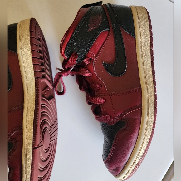 Nike Kids Red and Black Sneakers - Picture 5 of 10